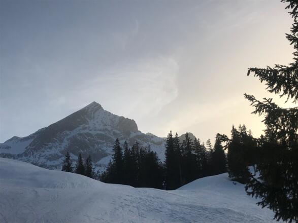 Aufstieg mit Aussicht: Die Alpspitze (2628 m) kurz unterhalb des Kreuzeckhauses.