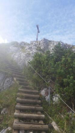 und weiter Stufenpassagen