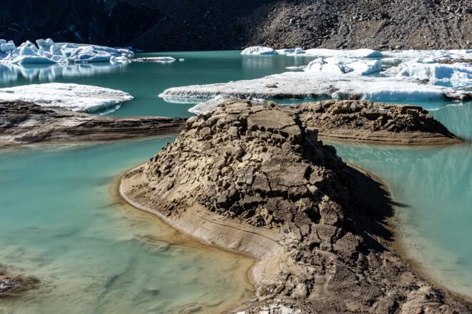 Überbleibsel des Sulzenauferners: Gletschersee mit Eis und junger Grundmoräne