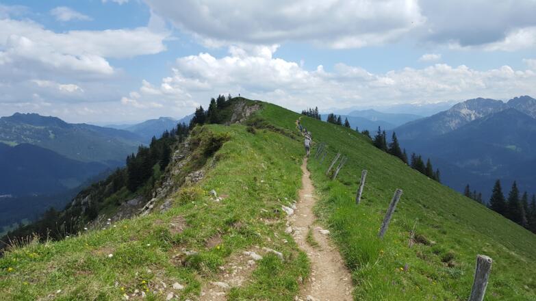 Der südöstliche Abstieg vom Bodenschneidgipfel