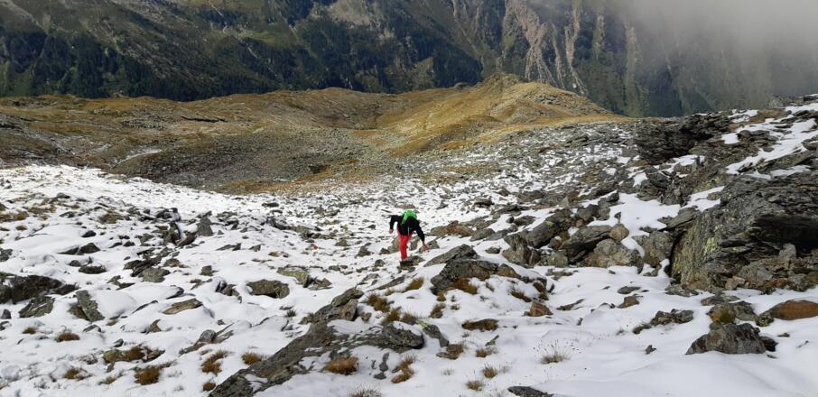 Es wird zunehmend felsiger.