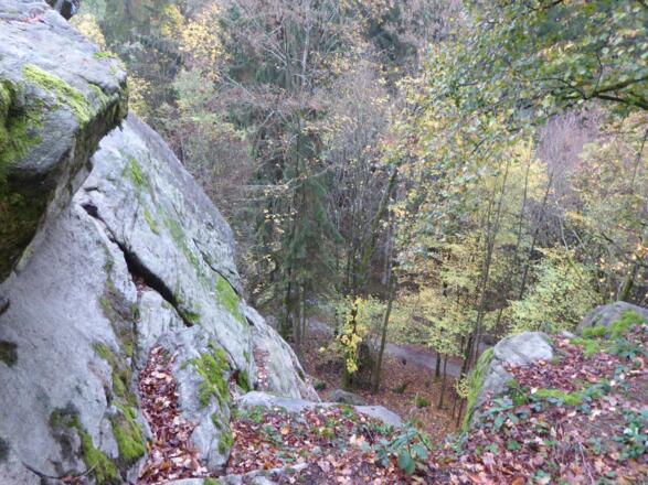 Teufelsfelsen - Blick hinab auf die Menach