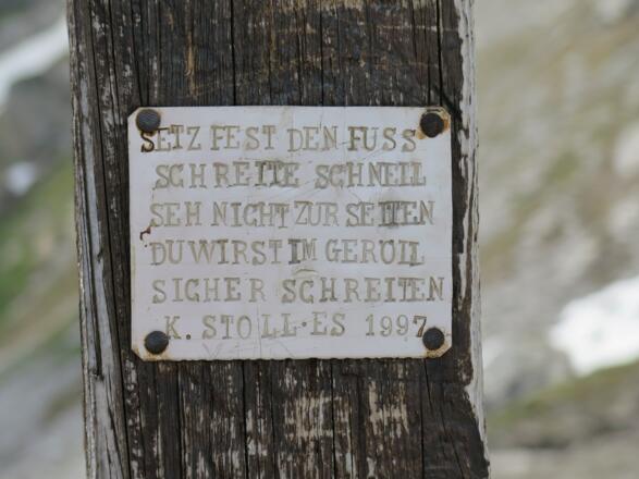 Hahnenköpfle Kreuzinschrift