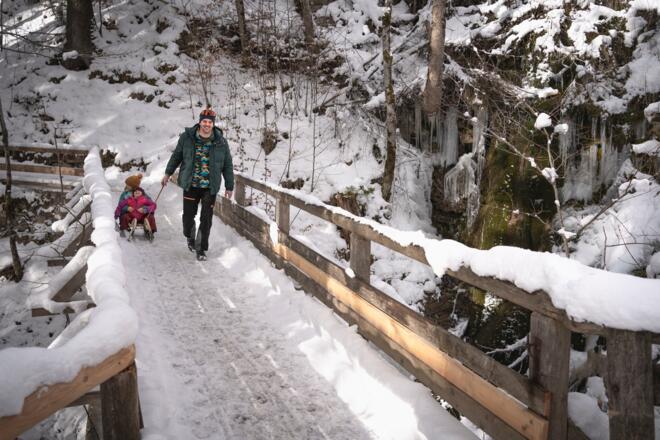 Winterwandern auf der Soleleitung im Bergsteigerdorf Ramsau
