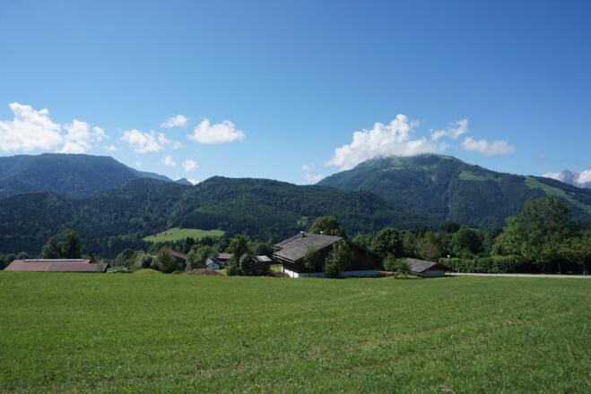 Blick von Oberbichl zum Klausenberg und Unterberghorn hinüber