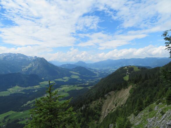 Rückblick am Austriaweg. Das Lammertal, rechts die Sonnenalm