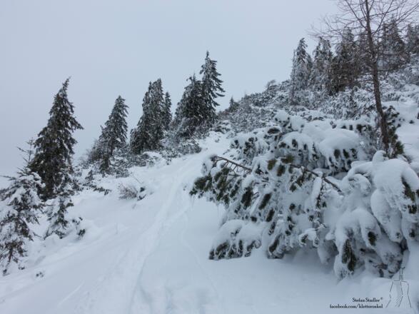 am Gipfelaufbau sollte mehr Schnee als auf dem Foto sein