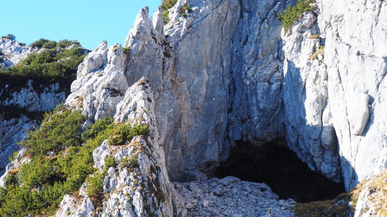 Höhle 1835m