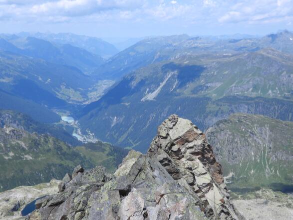 leicht rechts: das Gebiet des Wiegensees