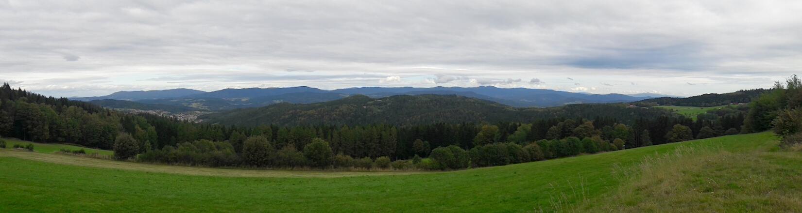 Panorama unterhalb Boxberg vom Hohen Bogen über Arber bis Rachel und Lusen