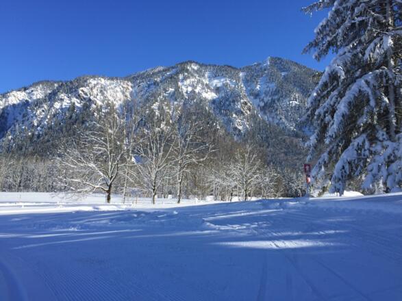 rechts klassisch weiter bis Parkplatz Mautstation