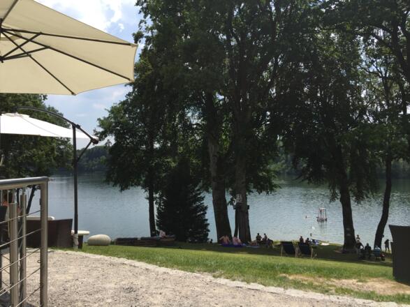 Blick von der Terrasse auf den Steinsee