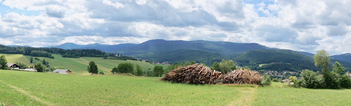 Panorama vor Lam vom Großen Arber bis zum Riedelstein
