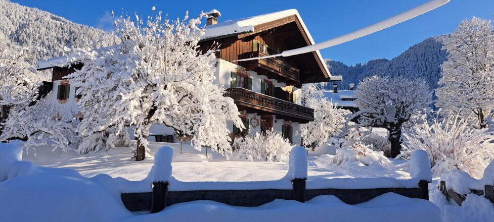 Außenansicht mit Garten