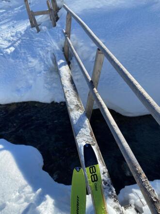 wirklich schmal die Brücke ;-)