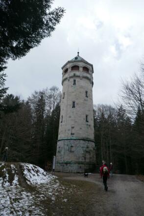 Der Turm auf dem Taubenberg kann zu Öffnungszeiten des Berggasthofs bestiegen werden.