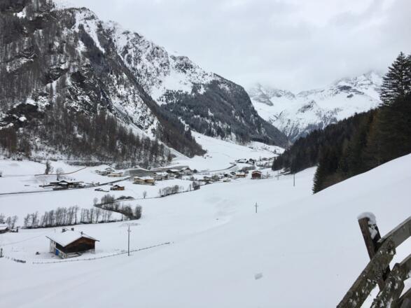 Der letzte Hang vor Vals bietet nochmals einen kurzen Skigenuss.