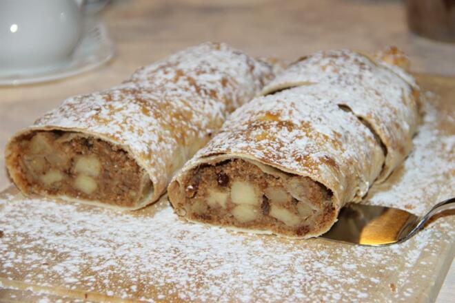 Sonnenberg´s Ofenfrischer Apfelstrudel
