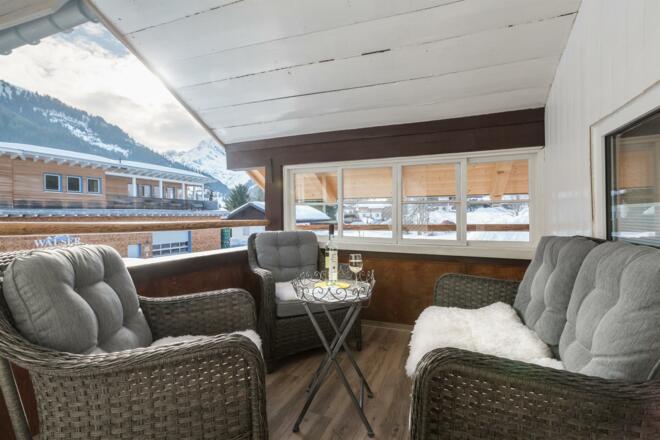 überdachte kleine Loggia