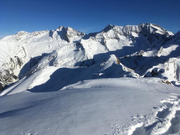 Die letzten Meter zum Roßgrubenkofel bieten einen wunderschönen Blick auf den Olperer und seinen Trabanten.