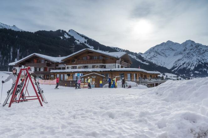 Hotel Winter von der Pisten an Sicht