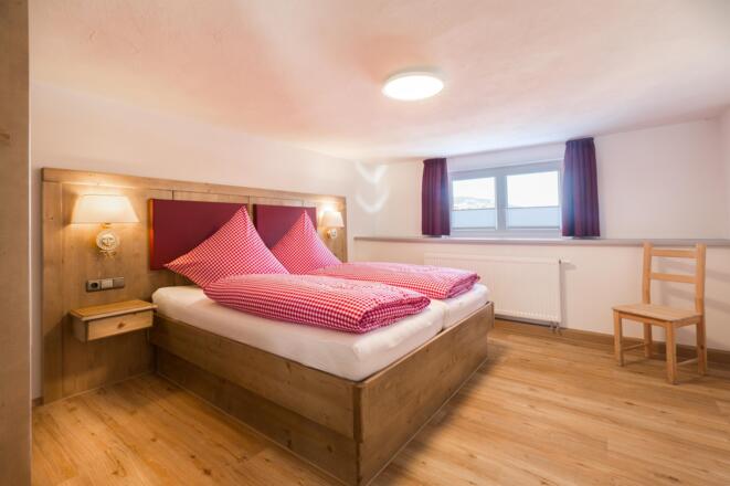 Schlafzimmer Nr. 3 von gesamt 5  (2. Stock)