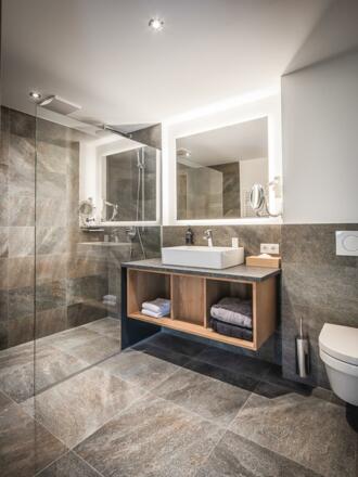 AlpenParks Arlberg Badezimmer
