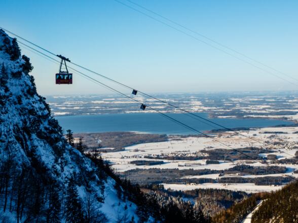Hochfellnbahn über dem Chiemgau mit Chiemsee