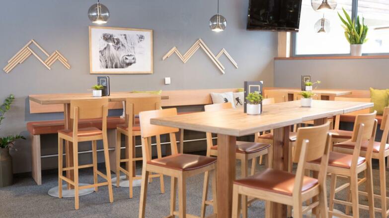 jufa-hotel-montafon-cafbereich-1440x810