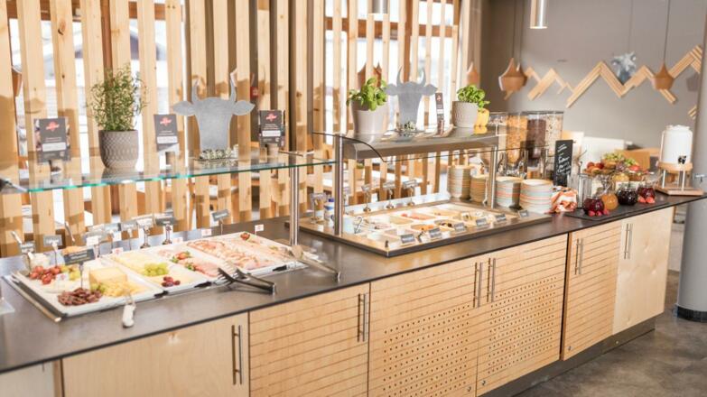 jufa-hotel-montafon-buffet-fruehstueck-1440x810
