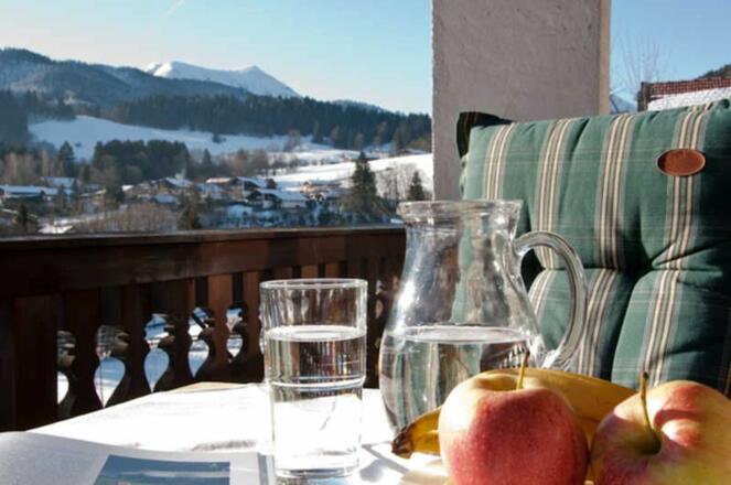 Blick auf Berge und See