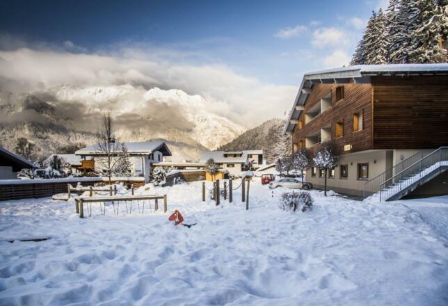 spielplatz-bergpanorama-jufa-hotel-montafon-winter