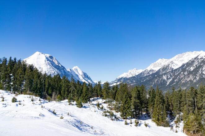 Blick vom Katzenkopf ins Gaistal. Links die Hohe Munde.
