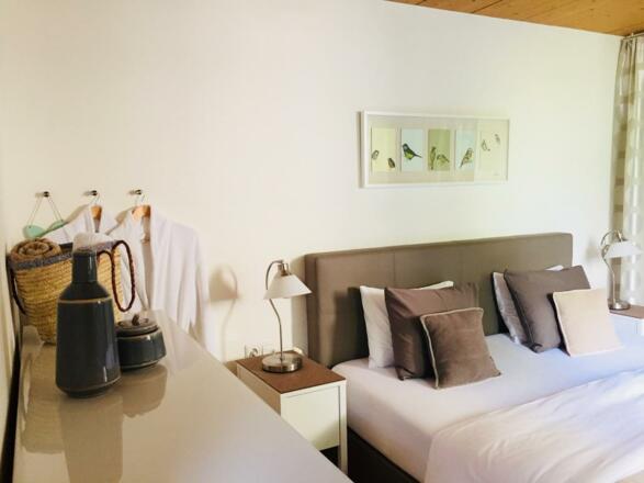 D005F096-83F5-4EB6-AD47-C56624074450_1_105_c