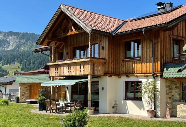 Landhaus Lignum - Südseite mit Terrasse, Balkon, Garten und Grillplatz