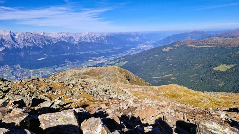 Blick vom Fritz-Anker-Steig auf das Tulfein-Jöchl, Schartenkogel, Inntal, Voldertal & Karwendel