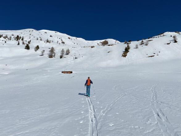 Kurz vor der Mislalm blickt man auf die kurze Steilstufe.