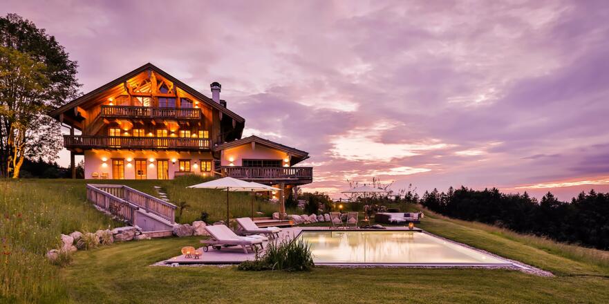 Chiemsee Chalet im Abendrot