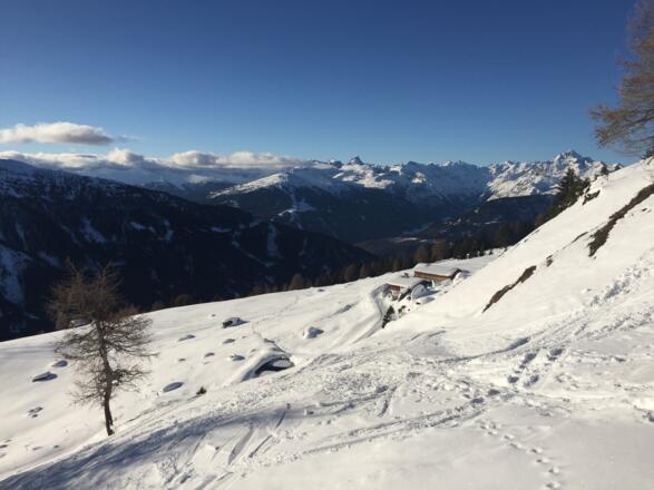 Die Steilstufe mit Blick zur Mislalm ist überwunden.