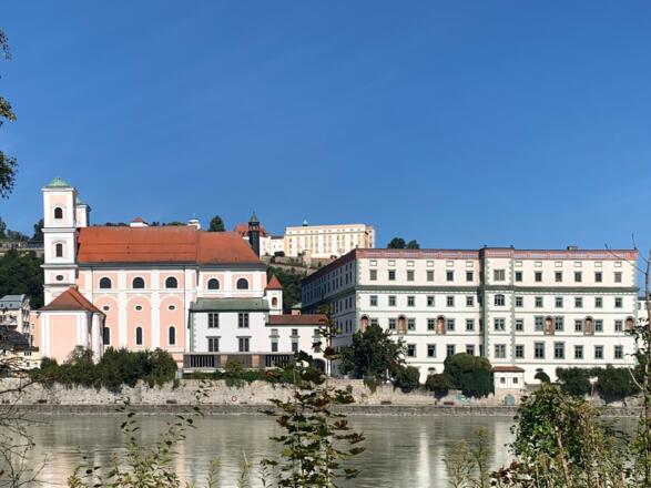 St. Michael, Gymnasium Leopoldinum und Veste Oberhaus in Passau