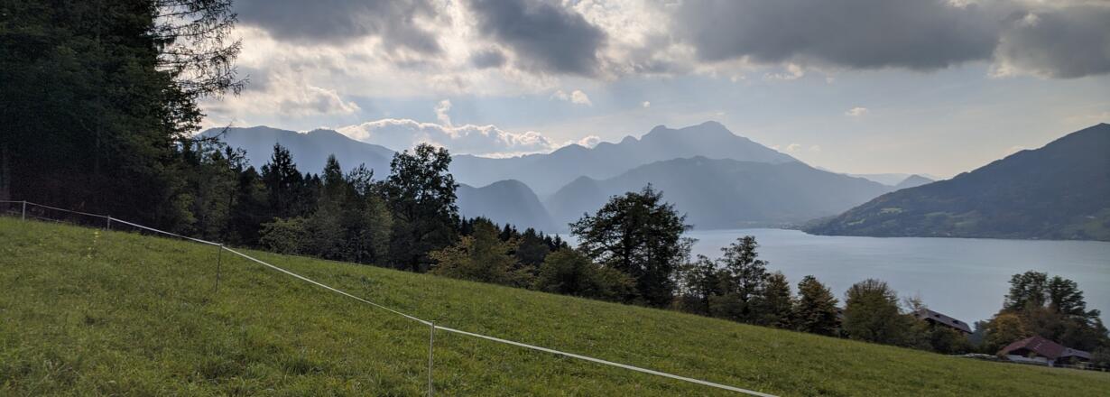 Attersee mit Schafberg im Hintergrund