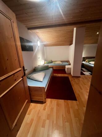 AE0F1F0A-304B-4B8C-BE62-E5381805F6B6