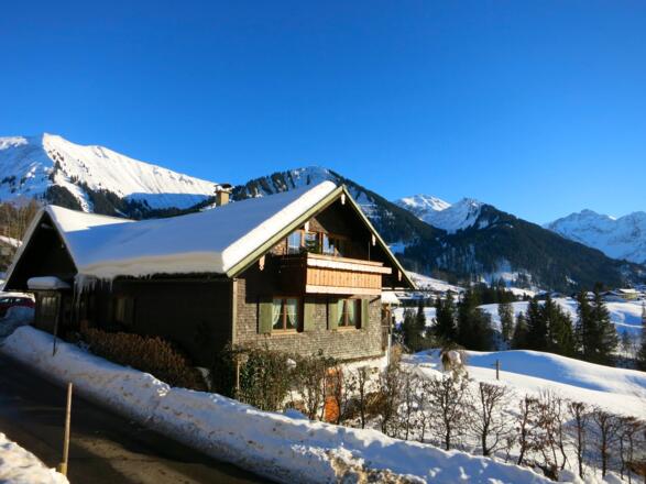 Hausansicht Winter
