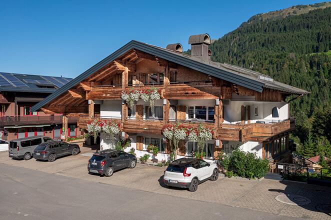 bantel-aussen-sommerdsc_7415-weniger-gold