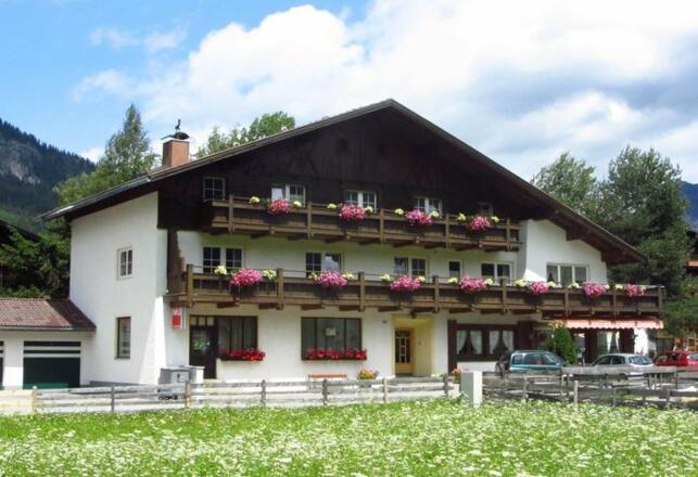 Aussenansicht im Sommer, Haus Glätzle Helene