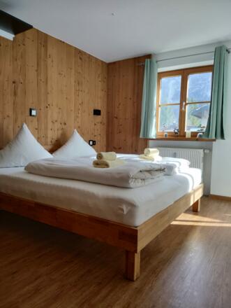 Schlafzimmer 1