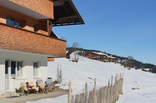 Vorplatz mit Blick Richtung Hubertuspiste
