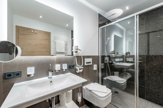LEF_Badezimmer und Dusche