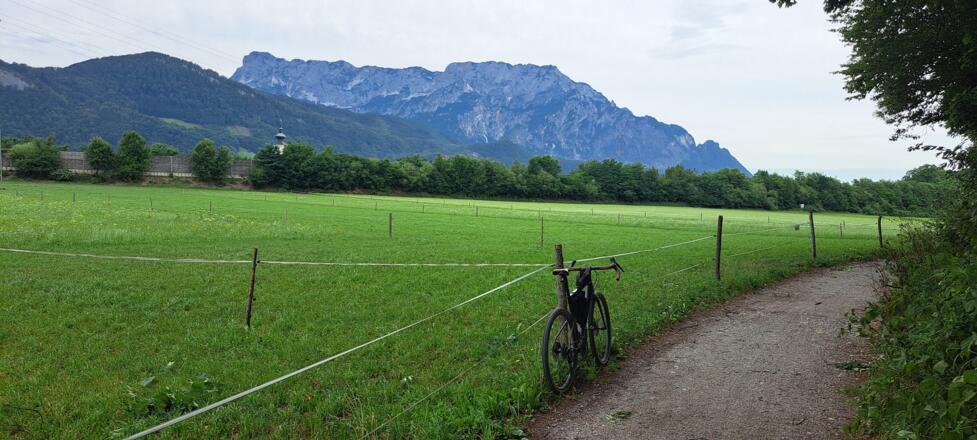 Auf perfekten Feldwegen in Richtung Untersberg...