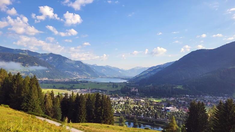 Traumhafter Ausblick auf den Zeller See und Schloss Fischhorn in Bruck